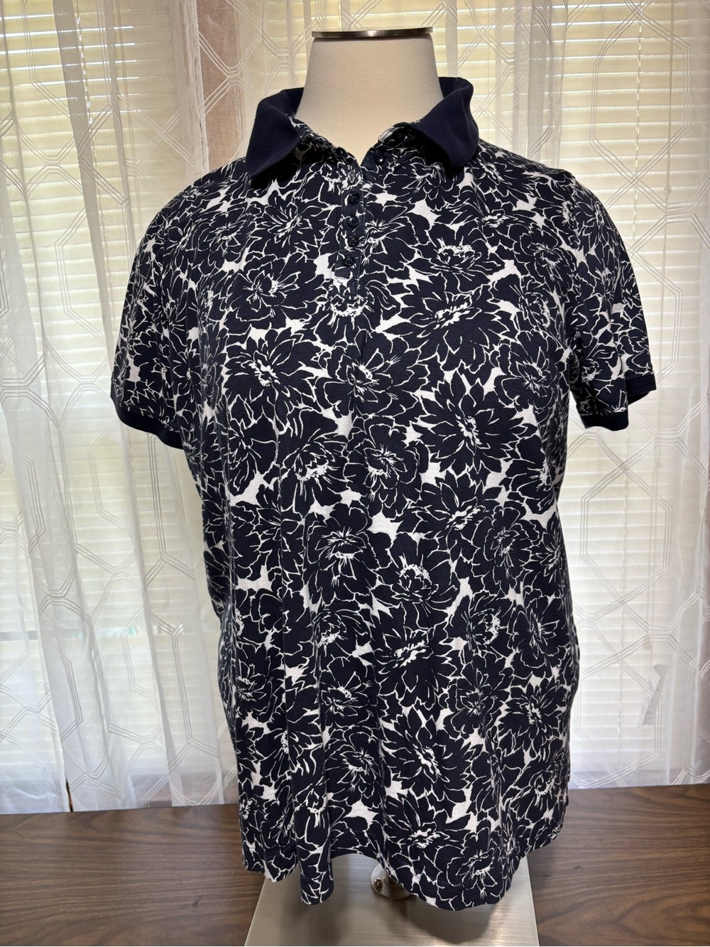 Woman Within 2X blue/white floral polo 26 p2p 30L